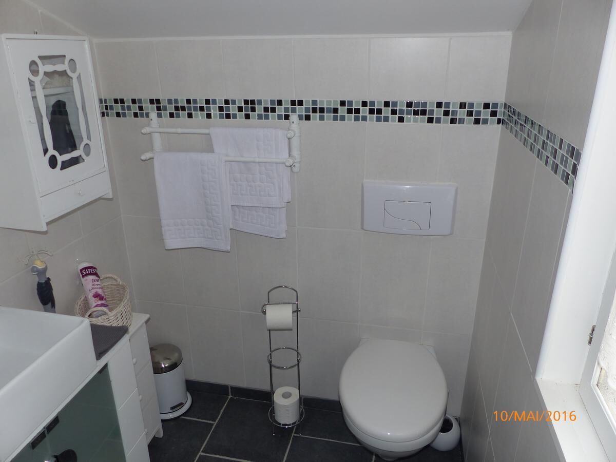 Triple Room | Bathroom | Shower, free toiletries, hair dryer, towels