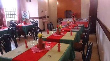 Breakfast, lunch, dinner served; local and international cuisine 