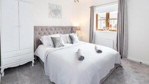 3 bedrooms, bed sheets - Oak Grove 32 (Saundersfoot)