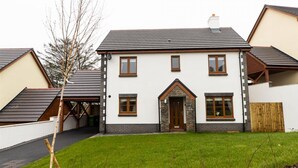 Exterior - Oak Grove 32 (Saundersfoot)