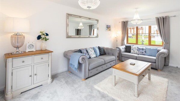 3 bedrooms, bed sheets