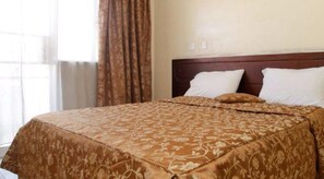 Desk, free WiFi, bed sheets - Avenue Suites Hotel (Nakuru)