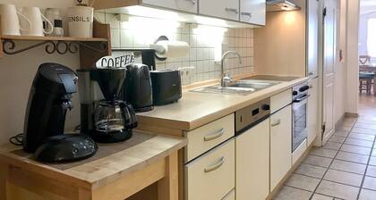 Encantador en un edificio histórico, céntrico y a solo 100 metros del lago.