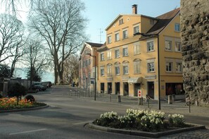 Esterni
