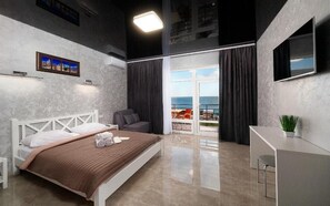 In-room safe, desk, laptop workspace, blackout drapes - Grazia Hotel (Zatoka)