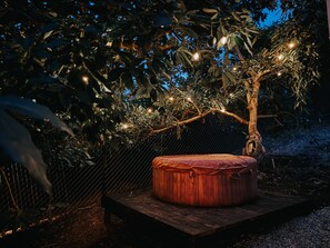 Outdoor spa tub - Comfy+Cozy Camper (Fallbrook)