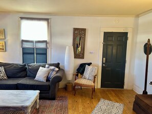 TV connectée, cheminée, jeux vidéo, lecteur de DVD