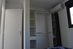 Interior - Modern air-conditioned villa with its swimming pool and breathtaking view (Oraison)