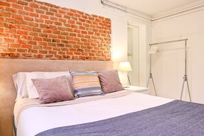2 bedrooms, iron/ironing board - GARDEN House Downtown MADRID CENTRO-IFEMA-AEROPUERTO. 2 ROOMS 6 PAX GARDEN (Madrid)