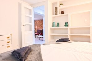 2 chambres, fer et planche Ă repasser