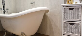 ペンクリッジの近く、ローワードレートンの2ベッドルーム宿泊施設