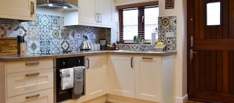 2 bedroom accommodation in Lower Drayton, near Penkridge
