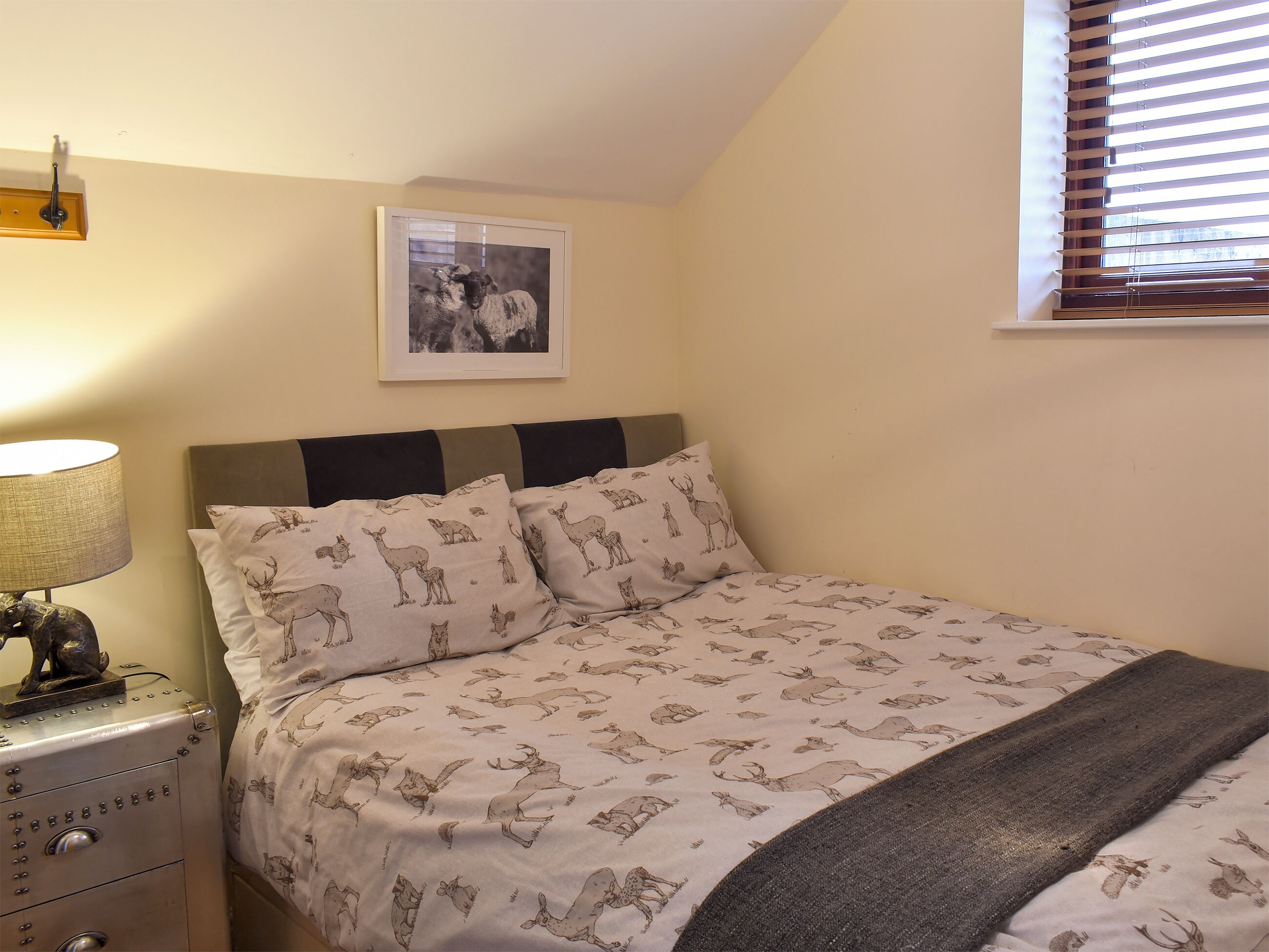 2 bedrooms, bed sheets