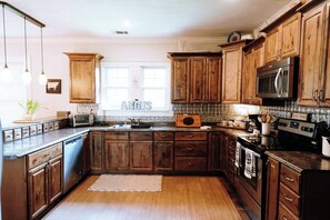 Fridge, microwave, oven, stovetop - Tucker Farm Cottage on Century Farm (Seneca)