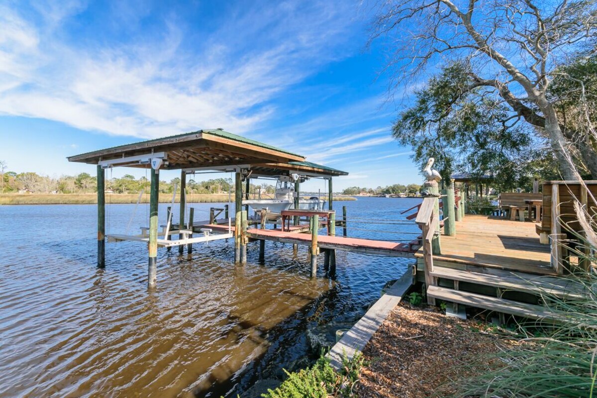 Historic Riverfront Hideaway