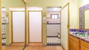Shower, hair dryer, towels - Las Gaviotas 414 by Kivoya (Puerto Penasco)