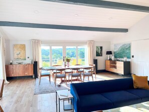 TV, fireplace, DVD player, stereo - Owl Point - Waterfront Maine (Blue Hill)