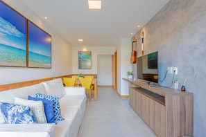 Basic Apartment | Living room | 32-inch TV with satellite channels