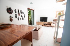 บังกะโล, 3 ห้องนอน | บริเวณนั่งเล่น | ทีวี