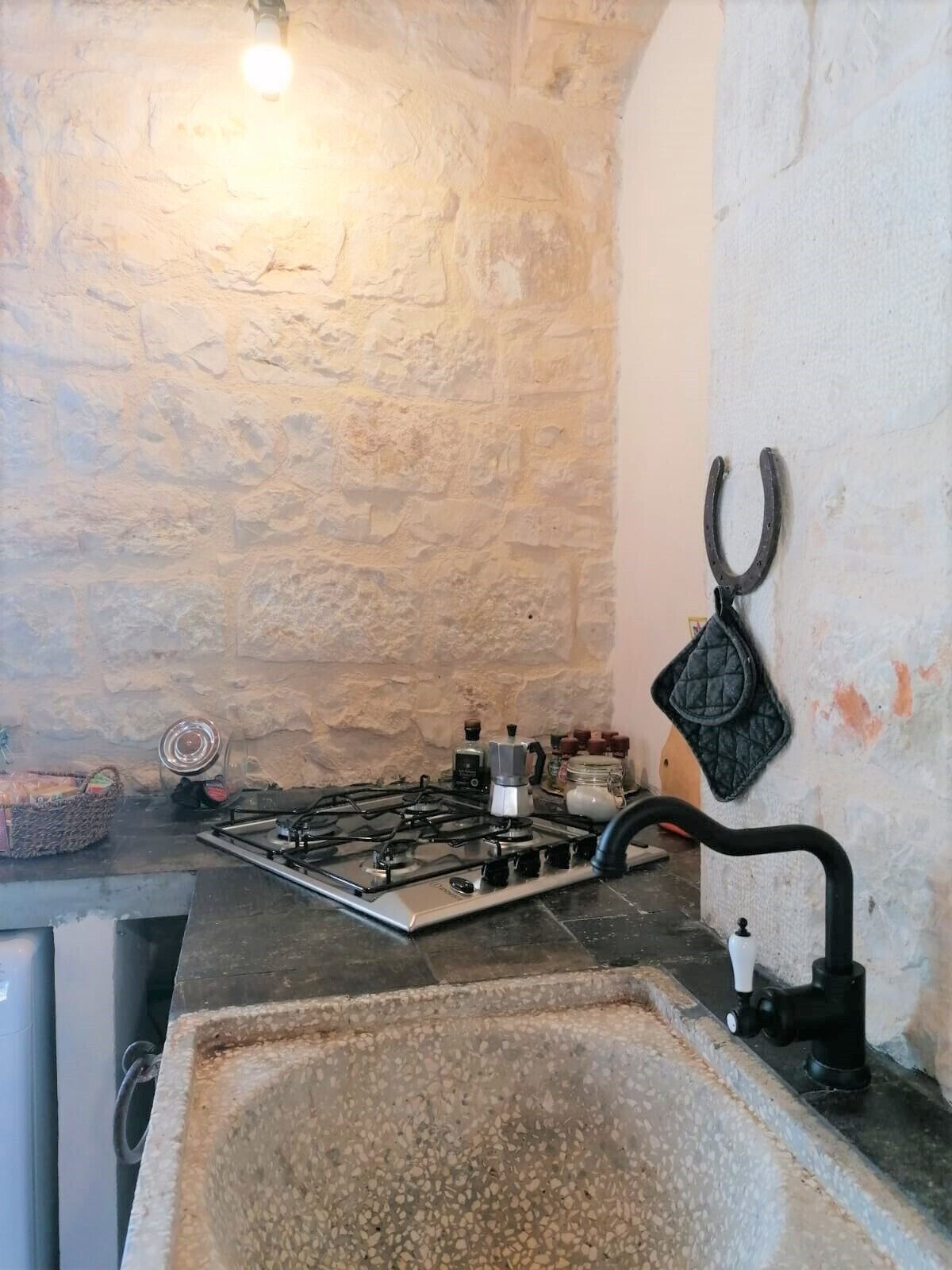 Frigorifero, piano cottura, macchina per tè/caffè, tostapane