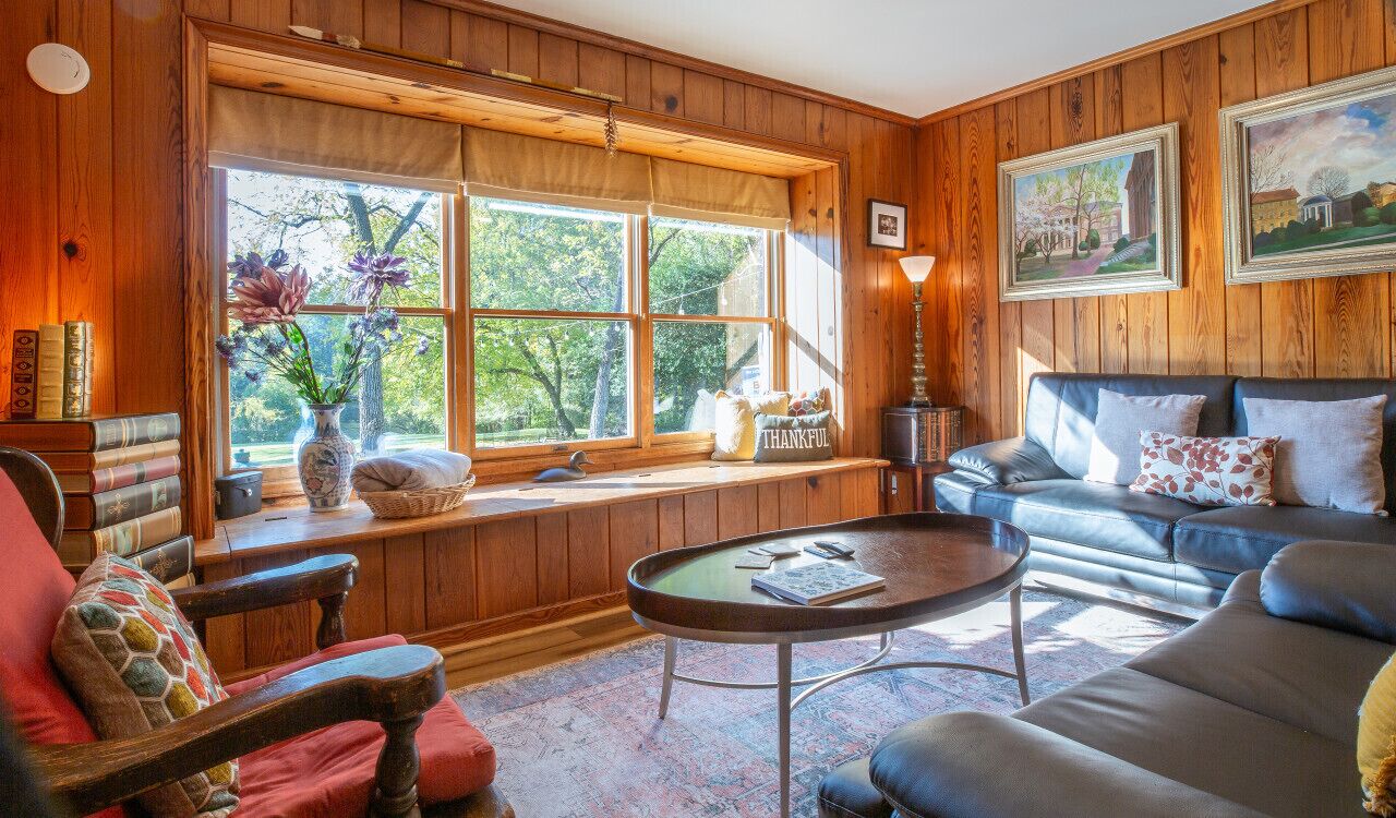 Smart-TV, Bücher, Stereoanlage