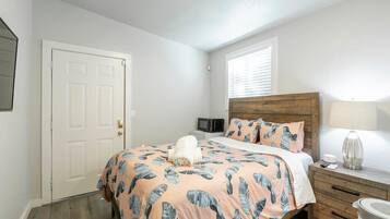 1 bedroom, desk, iron/ironing board, free WiFi