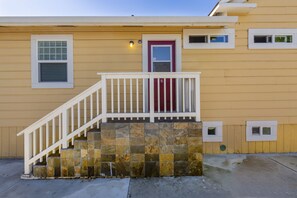 Exterior detail - @ Marbella Lane - 2BR LwrLvl Home 11-Min to Levi's (San Jose)