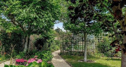 The Retreat - M555306