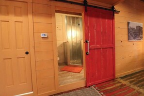 Spa - LOFTS OVER MAIN ~ Walhalla Studio (Walhalla)
