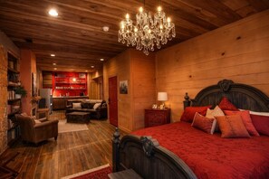 1 bedroom, iron/ironing board, WiFi, bed sheets - LOFTS OVER MAIN ~ Walhalla Studio (Walhalla)