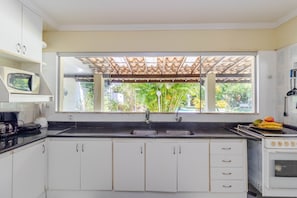 House, 4 Bedrooms | Private kitchen - VT01 Casa 4 Suites em Vilas do Atlantico (Lauro de Freitas)