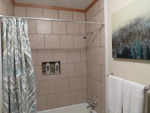 Bathtub, towels