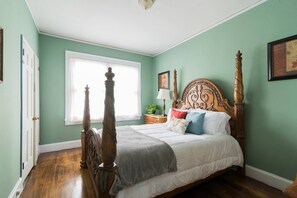 3 makuuhuonetta, silitysrauta/-lauta, vauvan matkasänky, Wi-Fi