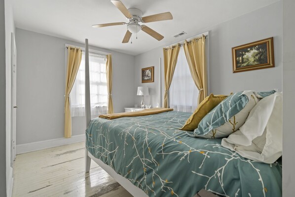 2 chambres, fer et planche à repasser, Wi-Fi, draps fournis