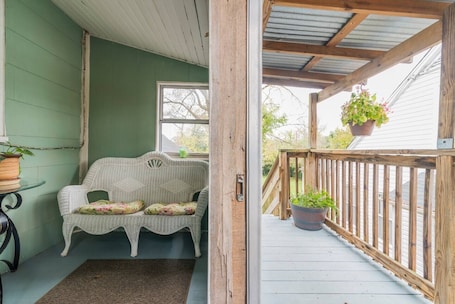 Terrace/patio. Area 52 Apartment - Walking Distance from Fountain Park