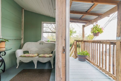 Area 52 Apartment - Walking Distance from Fountain Park