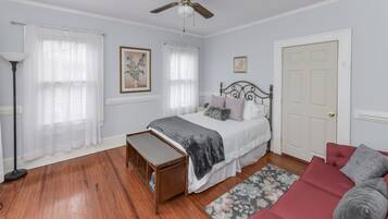 3 bedrooms, iron/ironing board, travel cot, WiFi