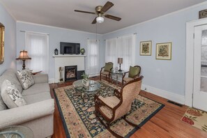 TV, fireplace