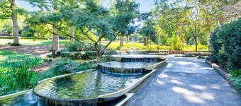 The Garden Spot - Next to Glencairn Garden, near Winthrop & RH indoor sport