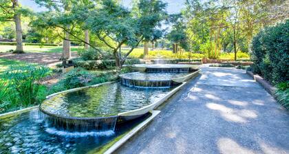 The Garden Spot - Next to Glencairn Garden, near Winthrop & RH indoor sport