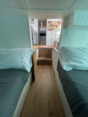 2 bedrooms, iron/ironing board, free WiFi, bed sheets - Adorable Houseboat on the river (Fort Lauderdale)