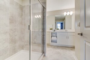 Condo, Multiple Beds, Pool Access | Bathroom | Towels, toilet paper