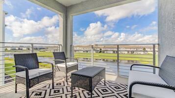 Condo, Berbilang Katil, Pool Access | Pemandangan dari bilik