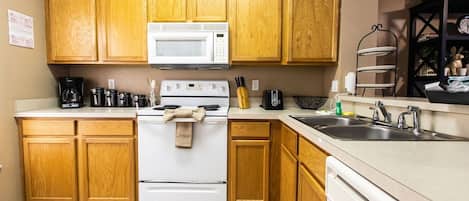 House, Multiple Beds, Private Pool | Private kitchen