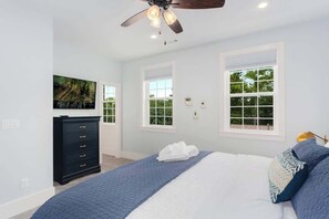 4 habitaciones, tabla de planchar con plancha, wifi y ropa de cama