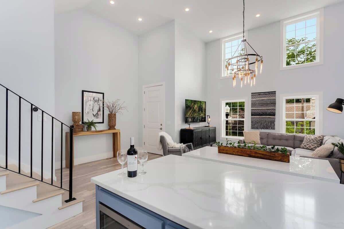 TV, videospill og kontorer