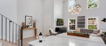 The Brownstone - 1 Block to Downtown Bentonville