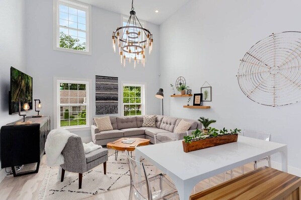 Télévision, jeux vidéo, espaces bureaux