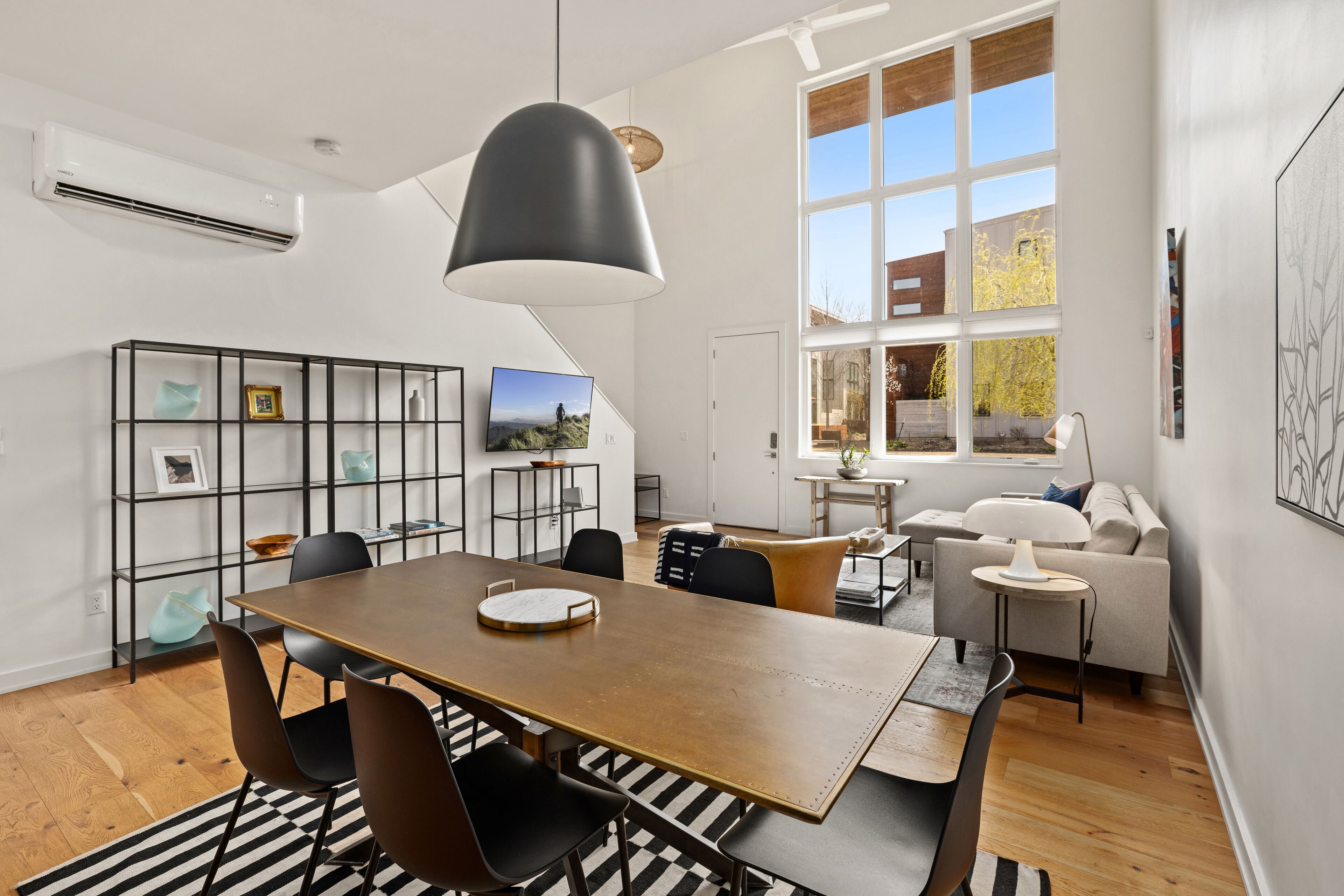 Tourmaline Townhome- By Momentary