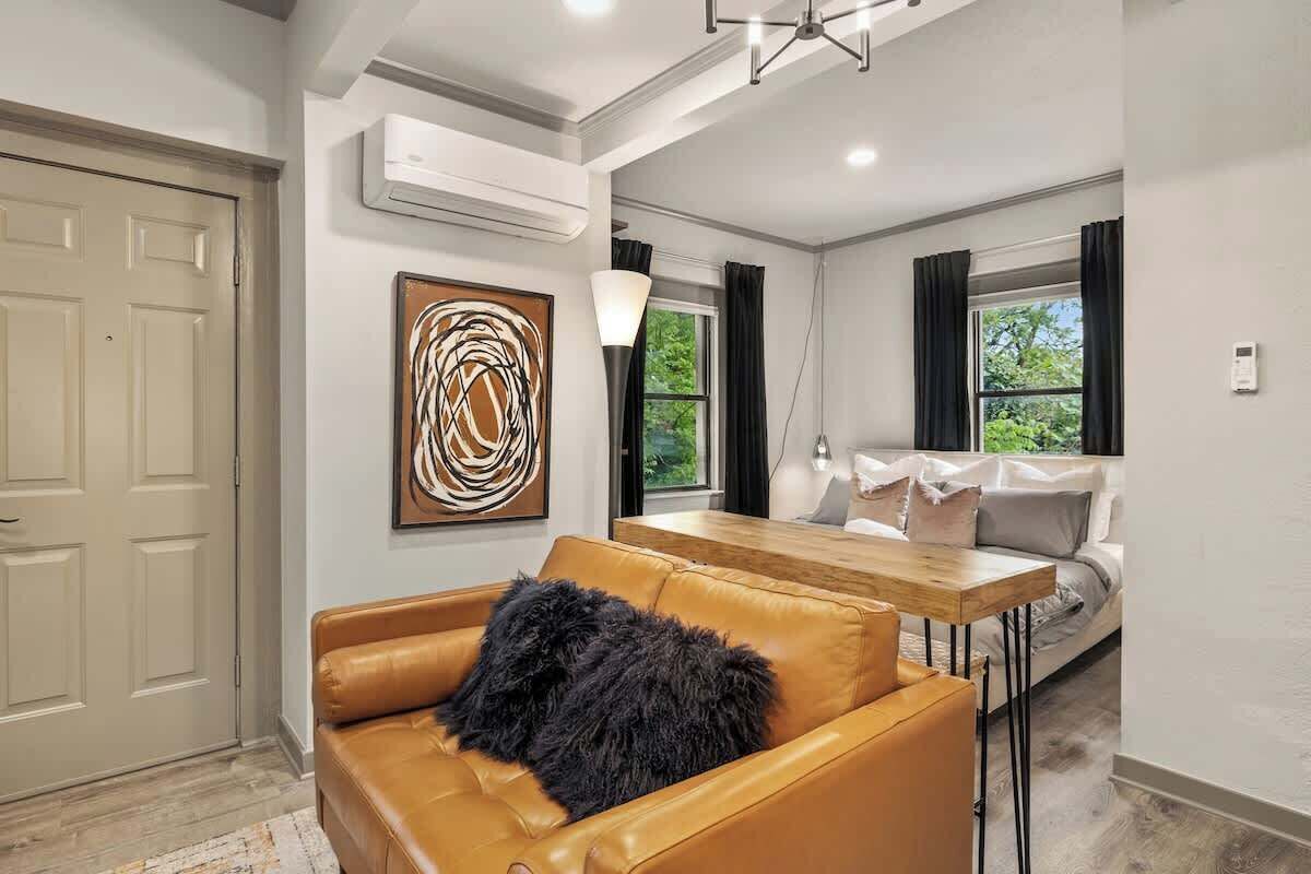 Televisión y oficina 